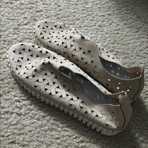 Eric Michael Cream  Inez Flats with Perforated Design Made in Italy SZ 38